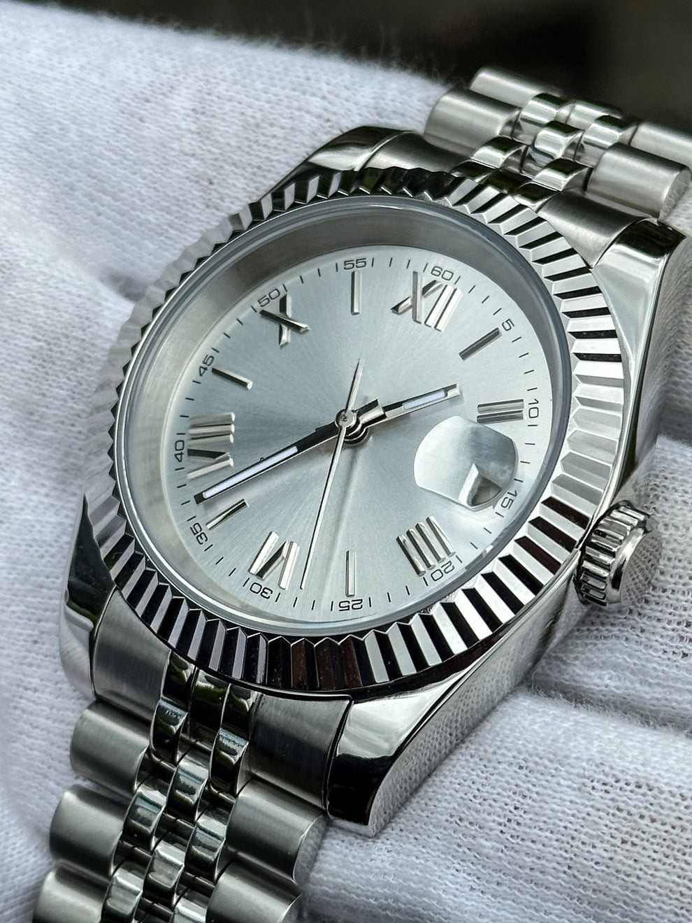 STEEL WHITE Roman Dial Steel Automatic – SEIKMOD LUX Edition